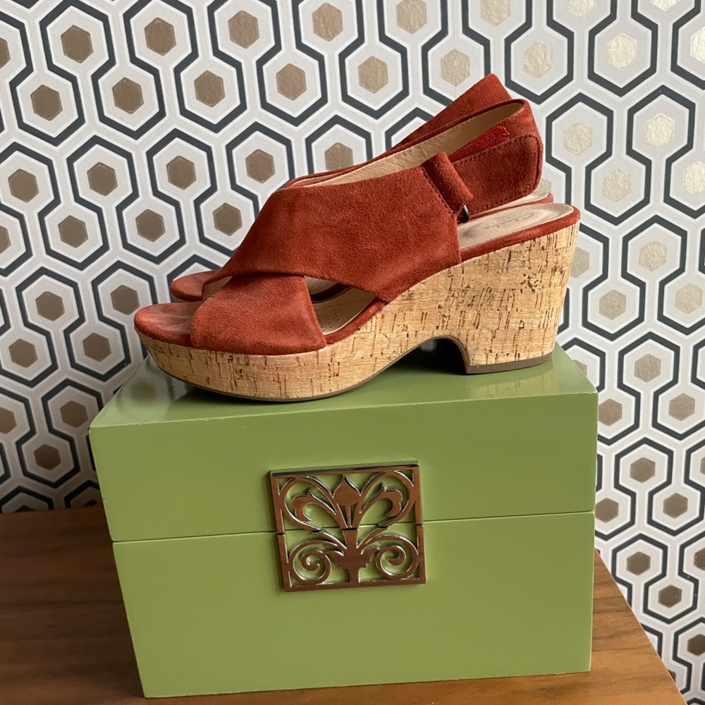 Clarks Platform Sandals-Size 6.5-Rust Colored - image 6